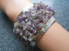 Load image into Gallery viewer, AMETHYST CHIP SILVER METAL HEALING BRACELET.