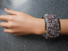 Load image into Gallery viewer, AMETHYST CHIP SILVER METAL HEALING BRACELET.